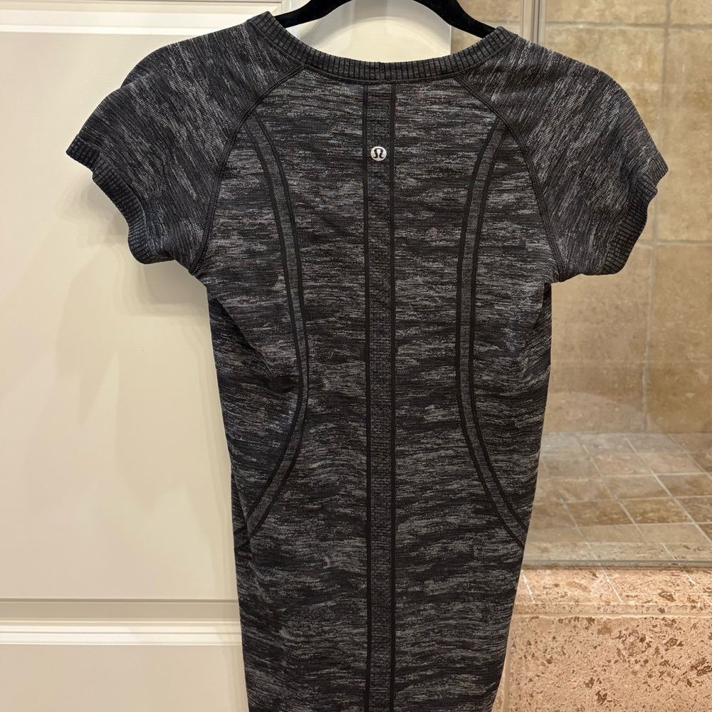 lululemon athletica Black Short Sleeve Tee